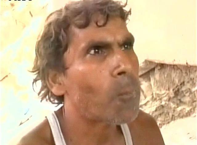 Meet Rameshwar From Haridwar Who Is Addicted To Eating Mud, Sand & Stones - ABP Live