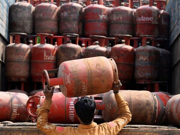 Non-subsidised LPG cylinder price hiked by Rs 86