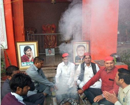 Assembly polls: SP, BJP perform havan ahead of results