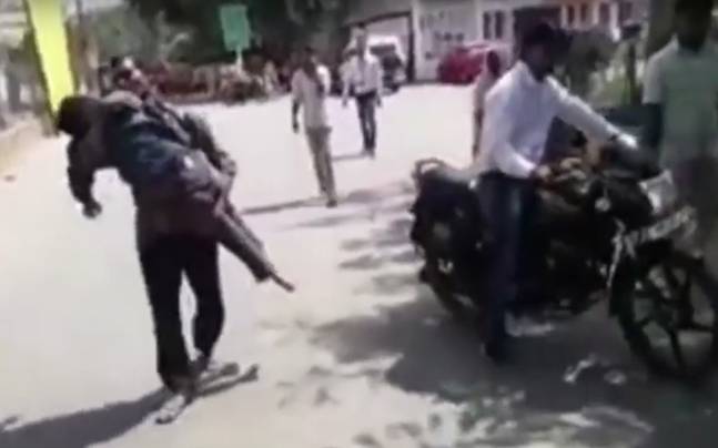 Father carries 15-year-old son's body on his shoulder in Etawah.