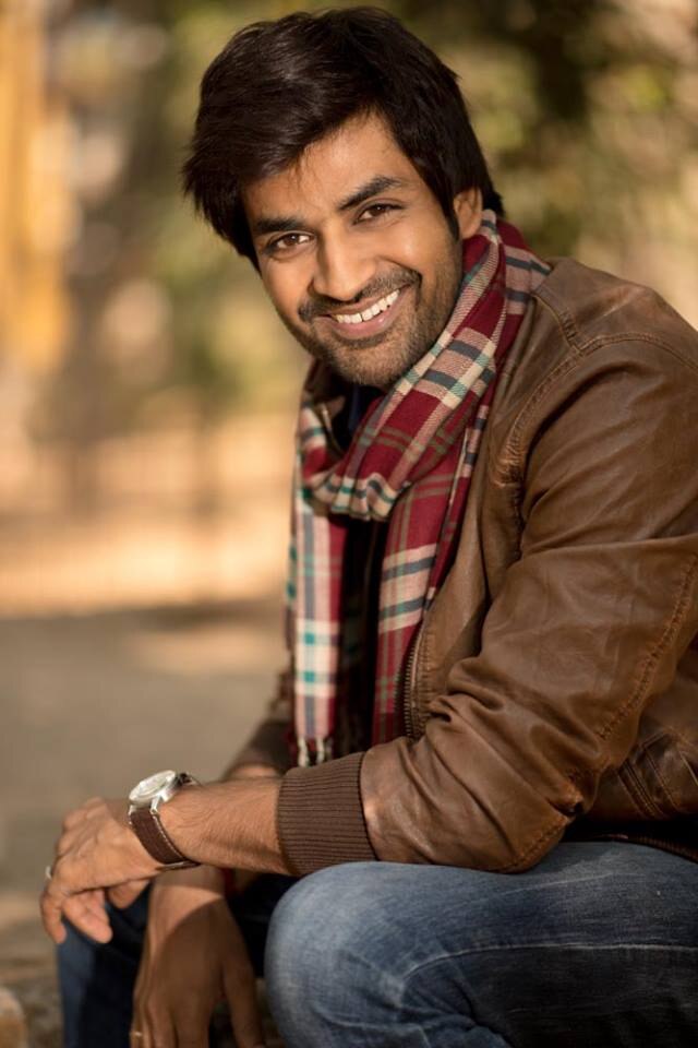 Family, friends want me to join 'Bigg Boss': Manish Goel