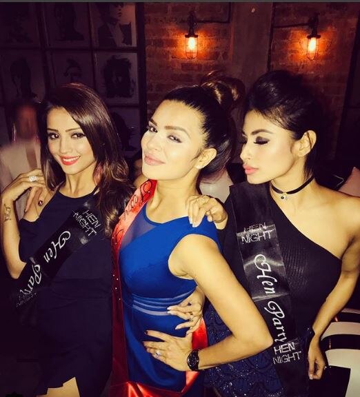 In Pics Aashka Goradia S Bachelorette Party With Mouni