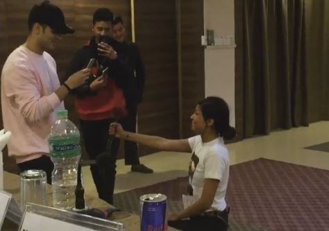 Priyank Sharma's gesture after FEMALE fan PROPOSED him is the SWEETEST ! ADORABLE ! Bigg Boss 11 celebrity contestant Priyank Sharma does something very special for his female fan
