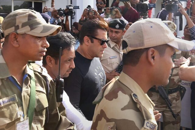 Black buck case verdict: Salman Khan, other actors reach Jodhpur Black buck case verdict: Salman Khan, other actors reach Jodhpur