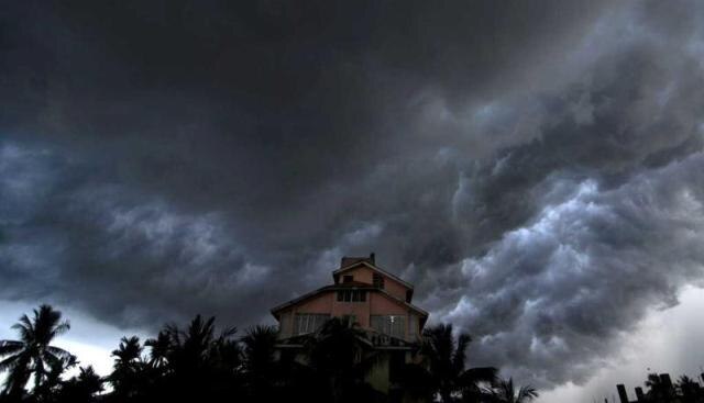 Around 70 flights diverted, many delayed at Delhi airport due to violent dust storm Over 40 flights diverted, many delayed at Delhi airport due to powerful dust storm
