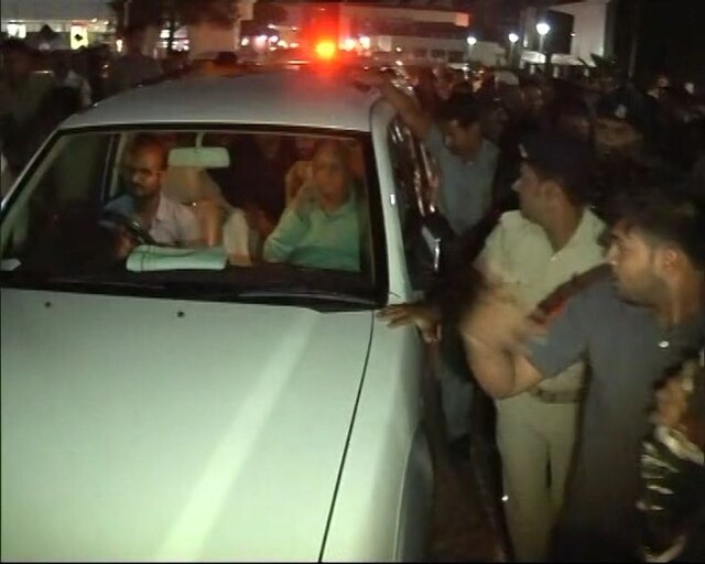 Controversy over Lalu's parole for son's wedding; Opposition alleges 'he broke law' Controversy over Lalu's parole for son's wedding; Oppn alleges 'he broke law'