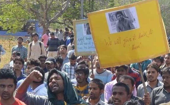 हैदराबाद यूनिवर्सिटी से भूख हड़ताल पर बैठे छात्रों को बाहर निकाला