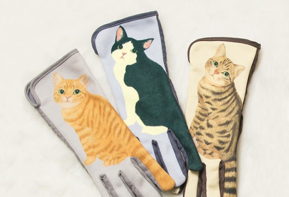 बिल्ली की पूंछ का काम भी करेगे और स्मार्टफोन भी चलाएंगे ये हैंड ग्लब्स Cat Gloves For Smartphones That Wag Their Tails When You Swipe
