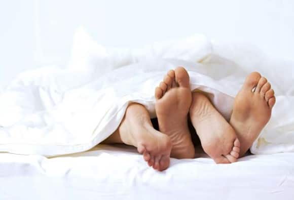 बेहतर सेक्स चाहते हैं तो रात में सुनें तेज आवाज में गाने!