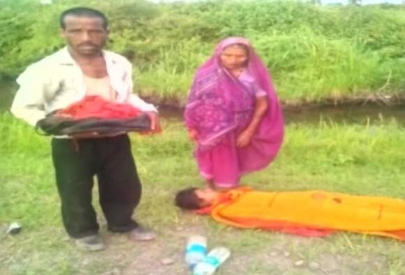 इंसानियत फिर शर्मसार, बस में महिला की मौत, बेबस परिवार को बीच जंगल में छोड़ भागा ड्राइवर