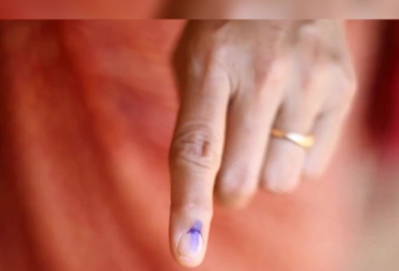 ये हैं वोटर्स की सेल्फी, देखें क्या आपकी भी सेल्फी है इनमें शामिल? Assembly Elections 2017 KBMSelfie 1