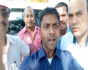 Image result for साइको किलर संग 'सेल्फी' लेकर फंसे पुलिस वाले, मुस्कुराते हुए खींची थी तस्वीर