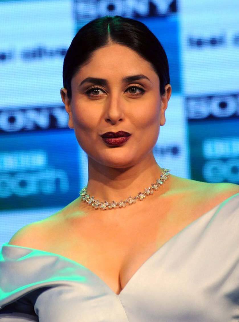 Indian Bollywood actress Kareena Kapoor Khan poses during a promotional event for entertainment channel Sony BBC Earth, in Mumbai on March 1, 2017. / AFP PHOTO / STR