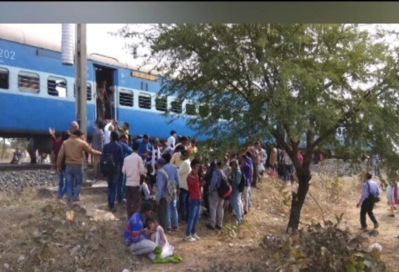 मध्य प्रदेश : भोपाल-उज्जैन पैसेंजर ट्रेन में 'धमाका', 7 यात्री हुए घायल