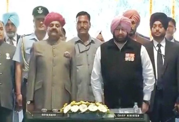 पंजाब में कैप्टन अमरिंदर सिंह ने ली 26वें सीएम के रूप में शपथ, सिद्धू बने कैबिनेट मंत्री