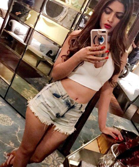karishma-sharma-7