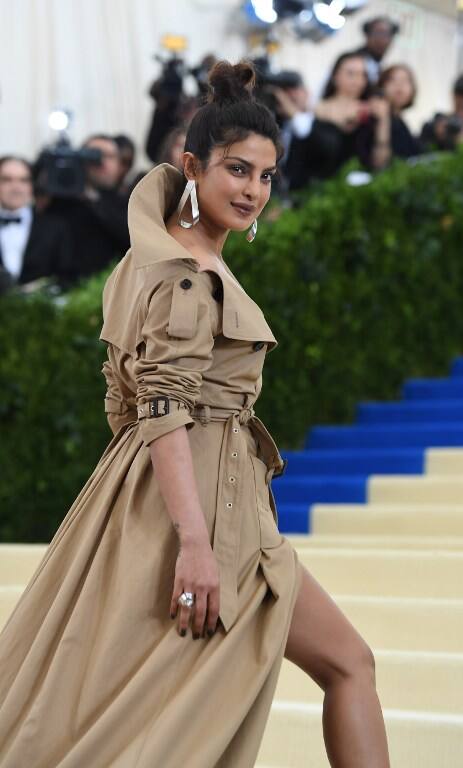Priyanka Chopra arrives at the Costume Institue Benefit May 1, 2017 at the Metropolitan Museum of Art in New York. / AFP PHOTO / ANGELA WEISS