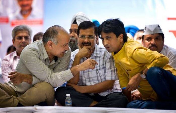 जेपी के 'चेलों' की राह पर अन्ना के सियासी 'शिष्य'!