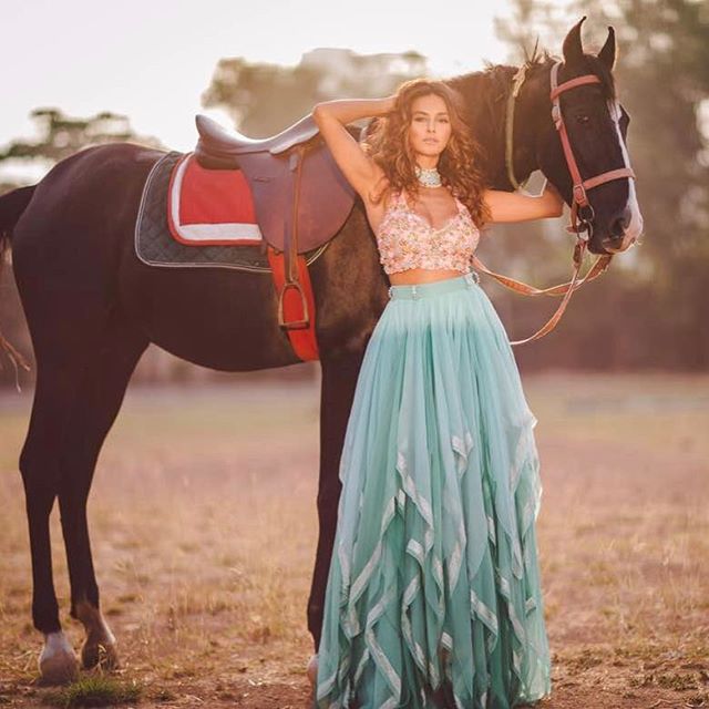 Shibani Dandekar (17)