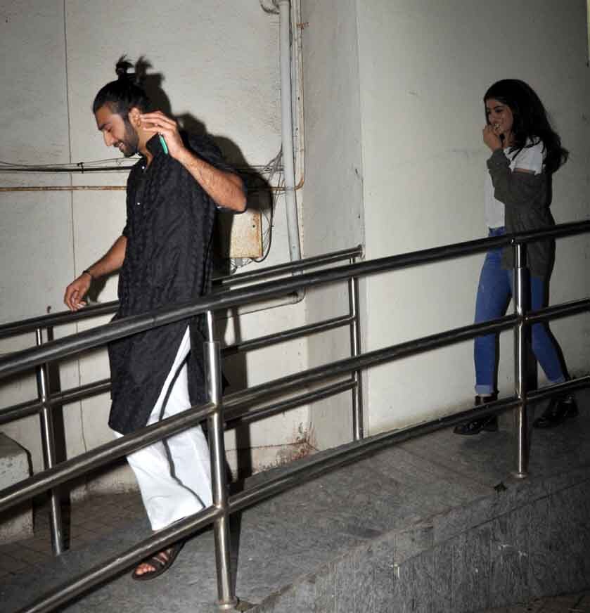 PHOTOS: मिस्ट्री ब्वॉय के साथ नज़र आईं नव्या नंदा, पैपराजी को देखा तो मुंह छुपा लिया Navya Naveli Nanda Spotted On Date With Male Friend