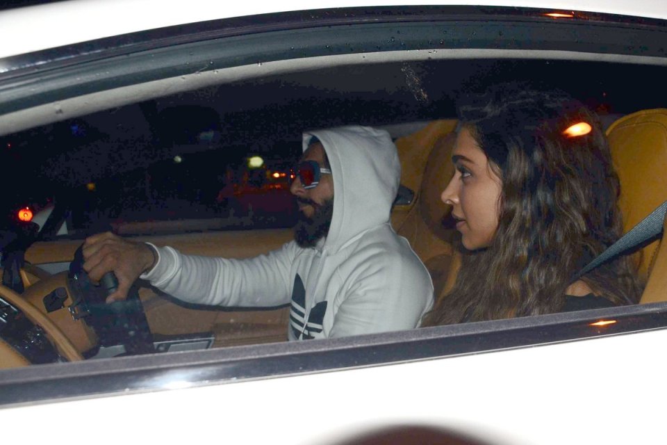 PICS : बर्थडे पर रणवीर-दीपिका की PICS : Ranveer Singh and Deepika Snapped on his BIrthday
