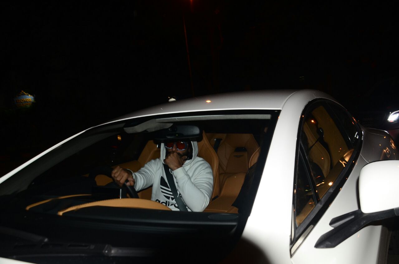 PICS : बर्थडे पर रणवीर-दीपिका की PICS : Ranveer Singh and Deepika Snapped on his BIrthday