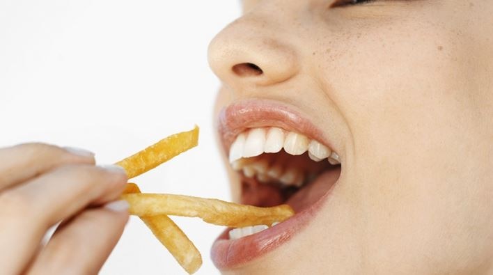 आप भी हैं फ्रेंच फ्राइज खाने के शौकीन तो जरा ये खबर पढ़ लें! Study finds people who eat them french fries more than twice a week more than double their risk of death