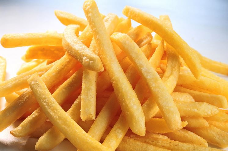 आप भी हैं फ्रेंच फ्राइज खाने के शौकीन तो जरा ये खबर पढ़ लें! Study finds people who eat them french fries more than twice a week more than double their risk of death
