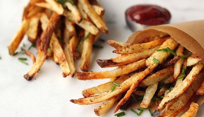 आप भी हैं फ्रेंच फ्राइज खाने के शौकीन तो जरा ये खबर पढ़ लें! Study finds people who eat them french fries more than twice a week more than double their risk of death