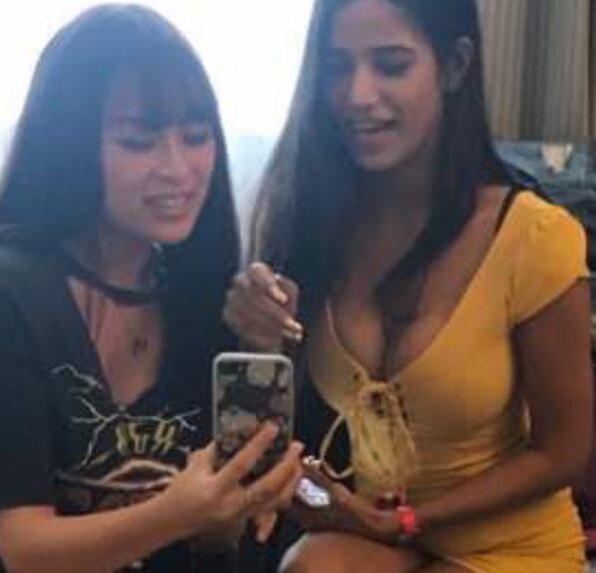 बड़ा धमाका करने वाली हैं पूनम पांडे, तस्वीरें पोस्ट करके दी जानकारी Poona Pandey in her latest pictures has announced that she’s gonna release a video soon