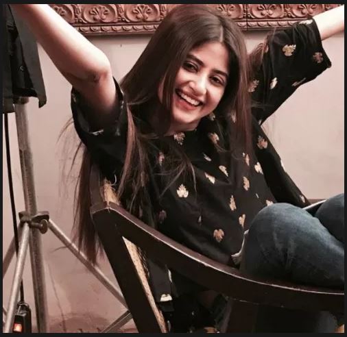 बॉलीवुड में छाया इस पाकिस्तानी एक्ट्रेस का जलवा, ऐसी सूरत और ऐसा अंदाज आपको कर देगा दीवाना These Ravishing Pictures of Pakistani Actress Sajal Ali Prove That She Is Meant For Bollywood