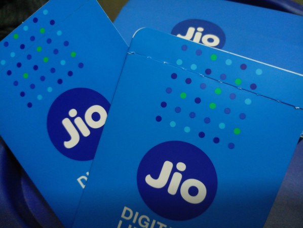 Jio जल्द लॉन्च करने वाला है 500 रुपये वाला 4G VoLTE फीचर, जानें इससे जुड़ी बड़ी बातें Reliance Jio set to announce Rs 500 phone: 8 things to know