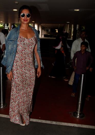 एयरपोर्ट पर कैमरे में कैद हुईं भारत लौटी प्रियंका चोपड़ा See the latest pictures Priyanka Chopra