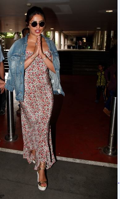 एयरपोर्ट पर कैमरे में कैद हुईं भारत लौटी प्रियंका चोपड़ा See the latest pictures Priyanka Chopra