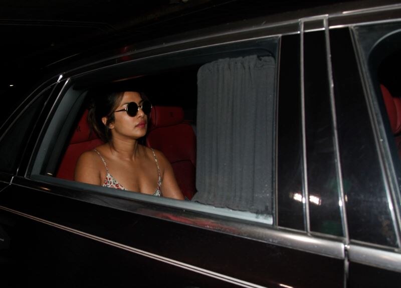 एयरपोर्ट पर कैमरे में कैद हुईं भारत लौटी प्रियंका चोपड़ा See the latest pictures Priyanka Chopra