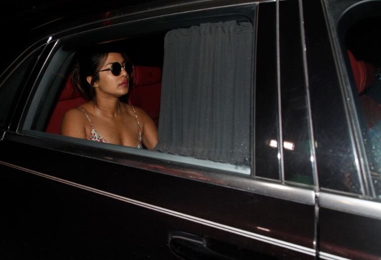 एयरपोर्ट पर कैमरे में कैद हुईं भारत लौटी प्रियंका चोपड़ा See the latest pictures Priyanka Chopra