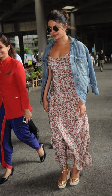एयरपोर्ट पर कैमरे में कैद हुईं भारत लौटी प्रियंका चोपड़ा See the latest pictures Priyanka Chopra