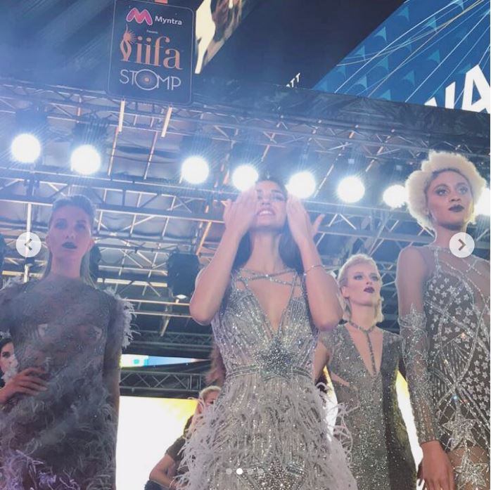 IIFA में हिस्सा लेने न्यूयॉर्क पहुंचीं दिशा पटानी ने किया टाइम्स स्क्वायर पर वॉक IIFA 2017: Disha Patani looks mesmerising as she scorches the runway at Stomp event