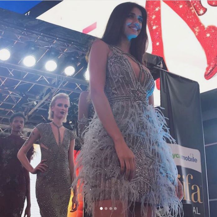 IIFA में हिस्सा लेने न्यूयॉर्क पहुंचीं दिशा पटानी ने किया टाइम्स स्क्वायर पर वॉक IIFA 2017: Disha Patani looks mesmerising as she scorches the runway at Stomp event