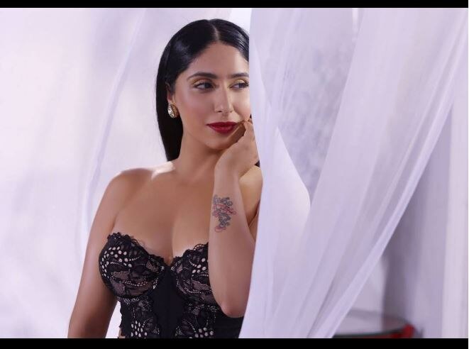 फिल्मफेयर बेस्ट सिंगर नेहा भसीना ने इंस्टाग्राम पर फिर दिखाई बोल्डनेस Filmfare Best Singer Neha Bhasina Reveals Boldness on Instagram