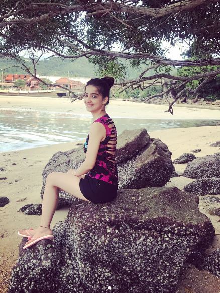 थाईलैंड में बीच किनारे जमकर मस्ती कर रही हैं ‘Saath Nibhana Saathiya’ actress Lovey Sasan is on a vacation in Thailand