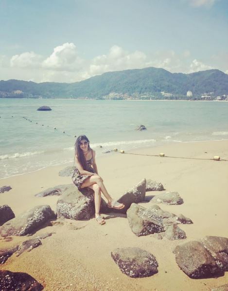 थाईलैंड में बीच किनारे जमकर मस्ती कर रही हैं ‘Saath Nibhana Saathiya’ actress Lovey Sasan is on a vacation in Thailand