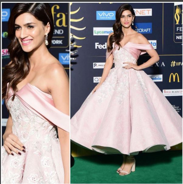 IIFA Awards: ग्रीन कार्पेट पर अपने Cinderella अवतार में कृति सैनन ने किया इंप्रेस Kriti Sanon looked nothing less than a princess at green carpet of IIFA Rocks 2017