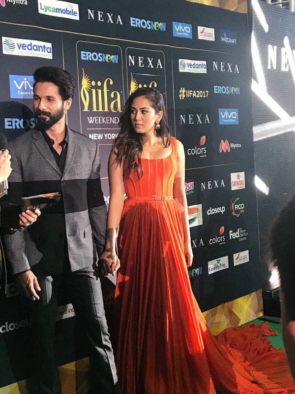 IIFA 2017 में बॉलीवुड सितारों ने बिखेरा अपना जलवा, देखें तस्वीरें... Pictures of Bollywood stars in IIFA Awards 2017