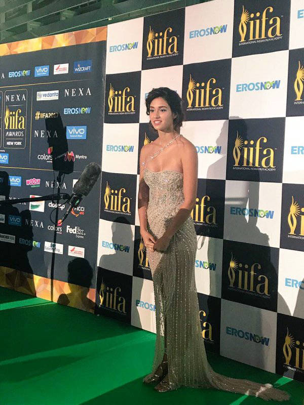 IIFA 2017 में बॉलीवुड सितारों ने बिखेरा अपना जलवा, देखें तस्वीरें... Pictures of Bollywood stars in IIFA Awards 2017