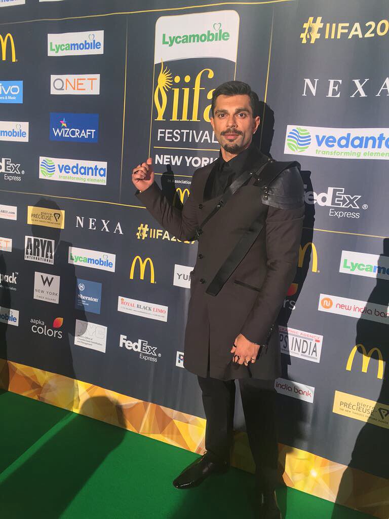 IIFA 2017 में बॉलीवुड सितारों ने बिखेरा अपना जलवा, देखें तस्वीरें... Pictures of Bollywood stars in IIFA Awards 2017
