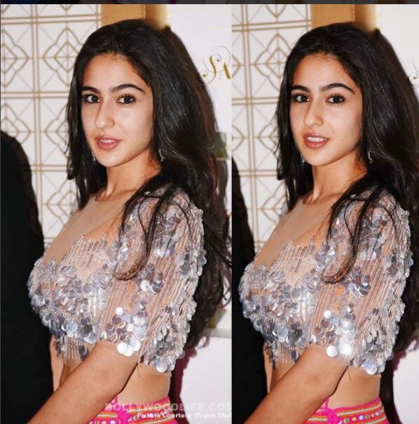 फैशन शो में सारा अली खान का ट्रेडिशनल अवतार देख उनपर टिक गईं सबकी निगाहें, देखें तस्वीरें Sara Ali Khan Made The Spotlight Follow Her Looking Like This. See Pics