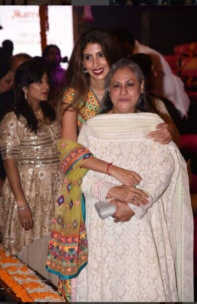 फैशन शो में सारा अली खान का ट्रेडिशनल अवतार देख उनपर टिक गईं सबकी निगाहें, देखें तस्वीरें Sara Ali Khan Made The Spotlight Follow Her Looking Like This. See Pics