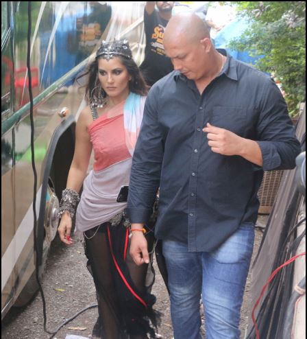 See : Sunny Leone shooting pictures