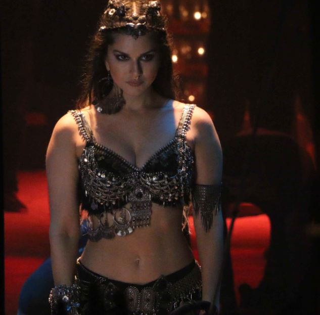 See : Sunny Leone shooting pictures